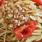 สลัดมะม่วงดิบสไตล์ไทย รสเปรี้ยวสดชื่น เหมาะสำหรับลดน้ำหนัก