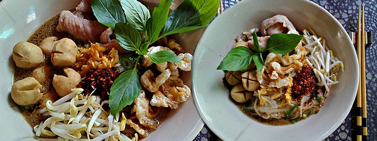 ก๋วยเตี๋ยวเรือหมูน้ำตก สูตรน้ำซุปรสเด็ด เข้มข้นถึงเครื่อง